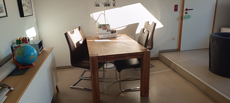 tl_files/Schulhomepage2526/Bastel und Spiel zimmer + Wohnzimmer fertig.jpg